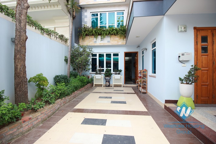 Big house for rent with 6 bedrooms in Tay Ho area